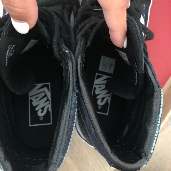 Vans - Picture 3 of 4